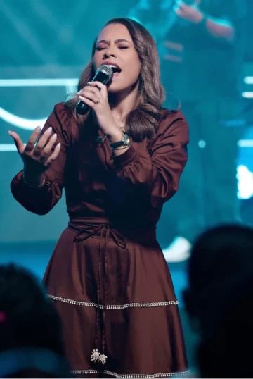 Ariadne Souza Releases “Eu Vou Te Sustentar” on Todah Music