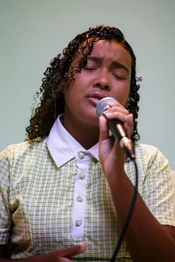 Julia Rebeca apresenta nova versão de “Eu Vou Fazer” pela Todah Covers