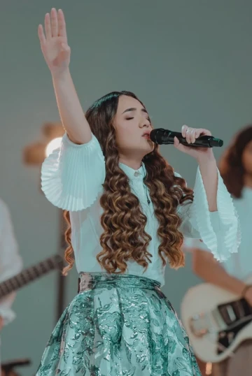 Kailane Frauches lança clipe de “Profeticamente” pela Todah Music
