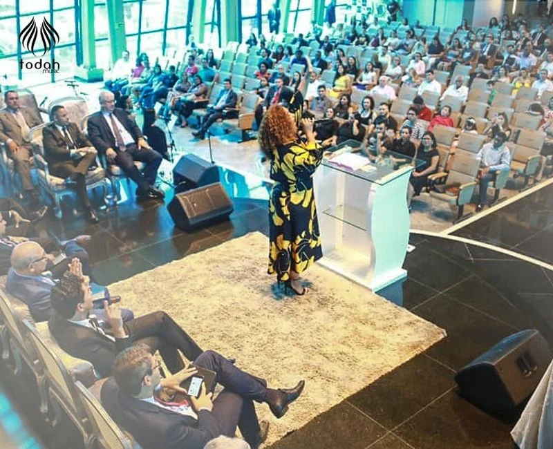 Culto de consagração do CD A Glória é só Tua da Cantora Sandra Pires.