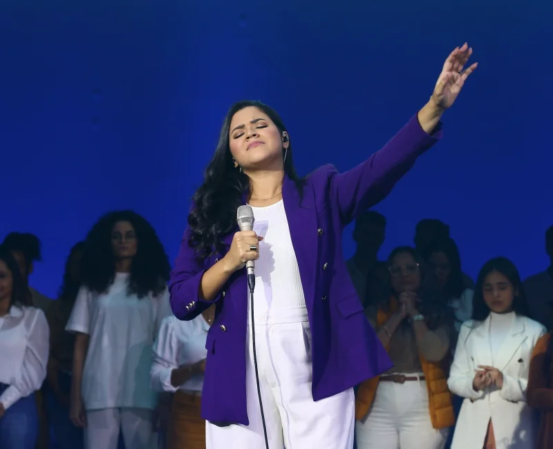 Stella Laura encanta com a canção "Sensibilidade", que resgata o primeiro amor e a intimidade divina