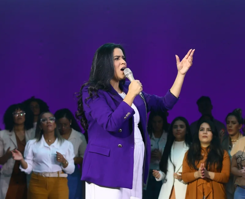 Stella Laura lança a emocionante canção "Eu Vou Profetizar" e vídeo clipe impactante