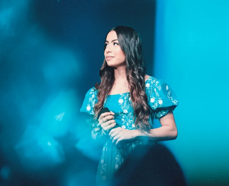 Sara Rodrigues lança emocionante canção "Combate" composição de Beto Rocha e Arnaldo Quaresma