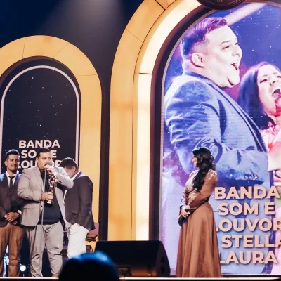 Banda Som e Louvor recebe premiação de "Musica celebração" com a indicação da música "Quem viveu, verá" feat com Stella Laura