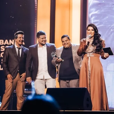 Banda Som e Louvor recebe premiação de "Musica celebração" com a indicação da música "Quem viveu, verá" feat com Stella Laura