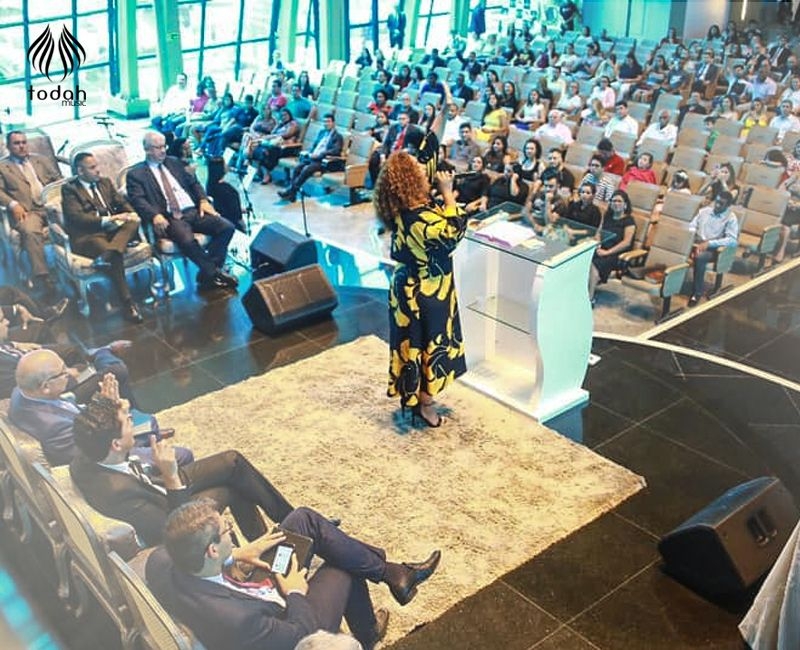 Culto de consagração do CD A Glória é só Tua da Cantora Sandra Pires.