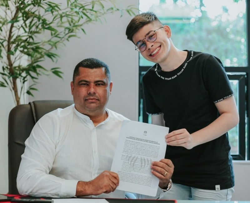 Gustavo Souza assina contrato com a Todah Music!