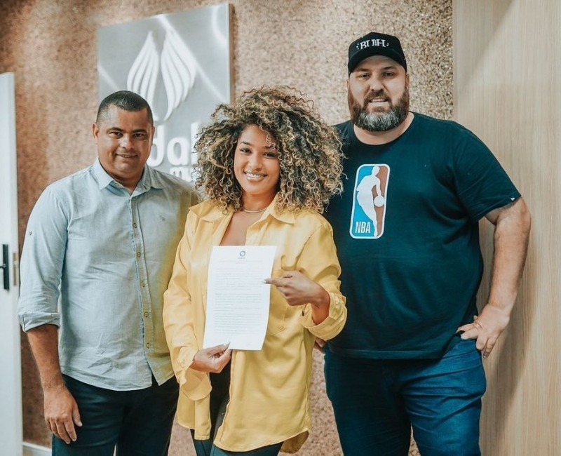 Leidy Murilho assina contrato com a gravadora Todah Music!